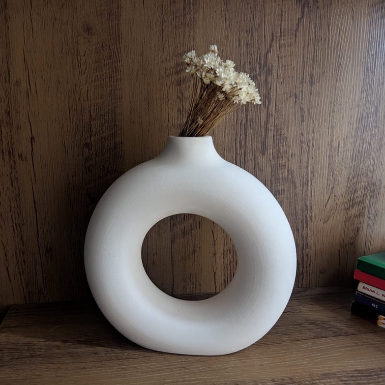 vasos nordicos,
vaso nórdico,
vaso estilo nórdico,
vaso escandinavo,
vaso cerâmica branco,
Vaso rosquinha,
Vaso donut,
vaso donnut,
vaso circular vazado