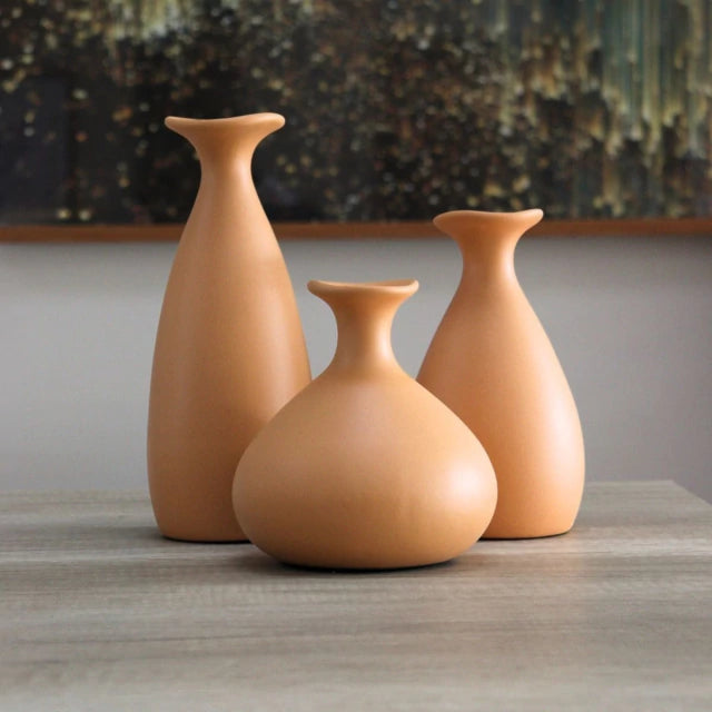 Trio de Vasos Decorativos,
Trio de Vasos Decorativos Cerâmica,
vaso decorativo sala,
trio de vasos decorativos para sala,
trio vasos decorativos,
jogo de vasos decorativos,
trio decorativo,