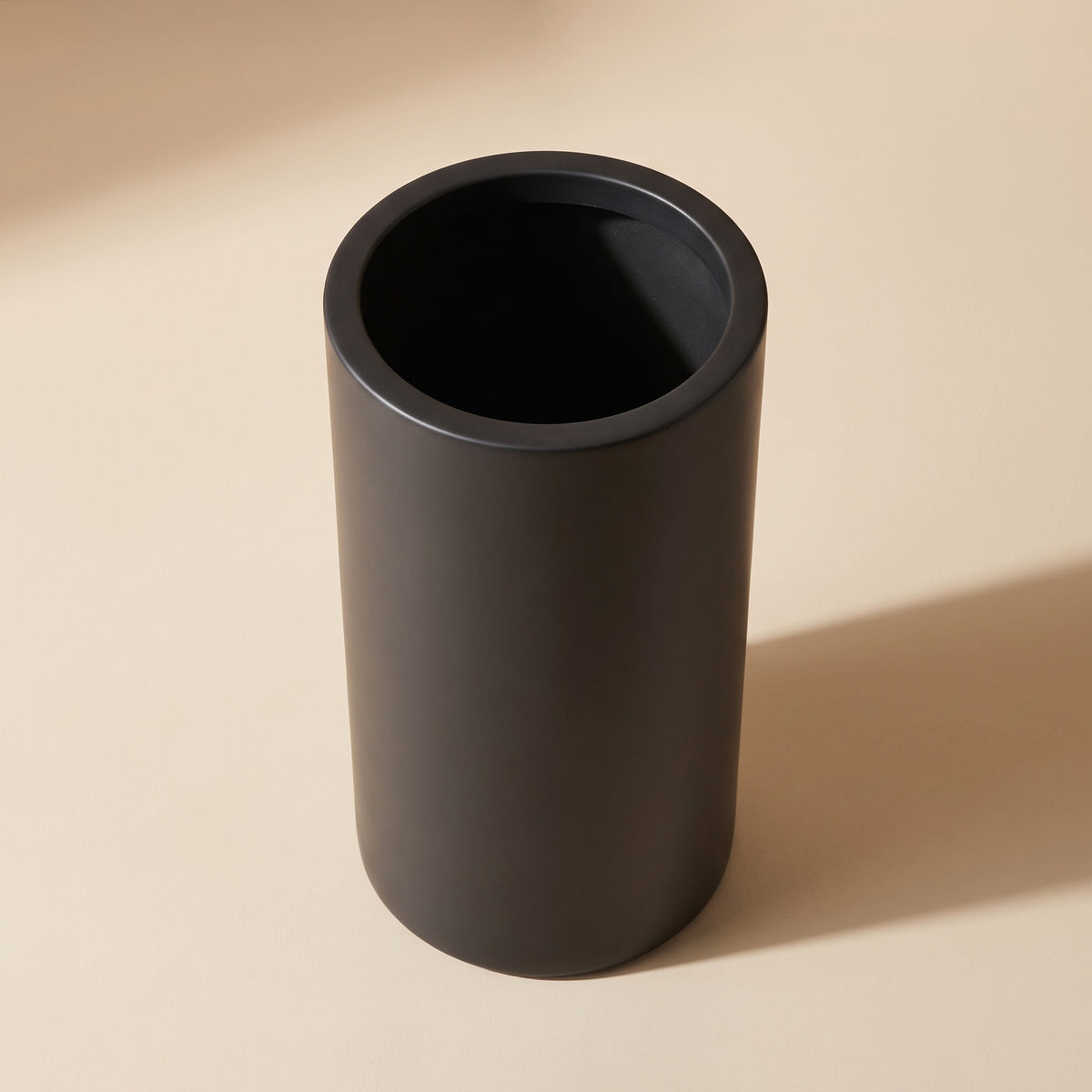 Vaso Coluna Basalto — Preto