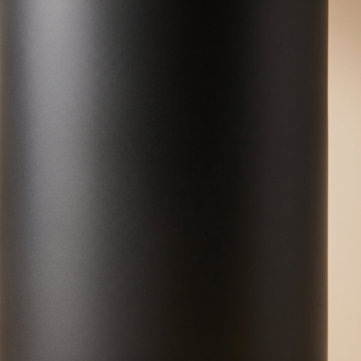 Vaso Coluna Basalto — Preto