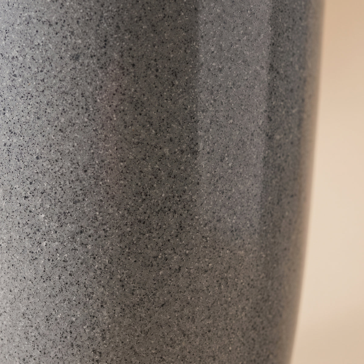 Vaso Cônico Petra — Cinza Granito
