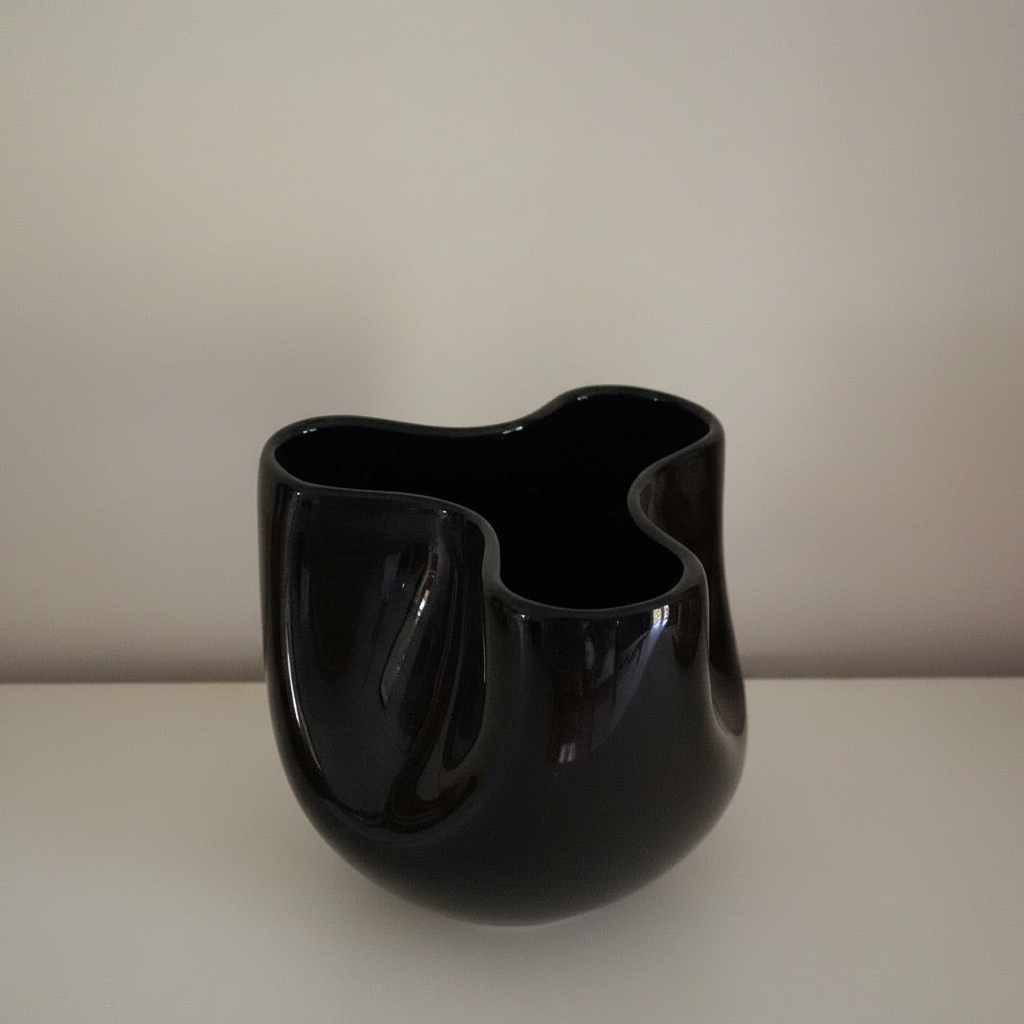 Vaso Escultural Noir — Série Sinuosa